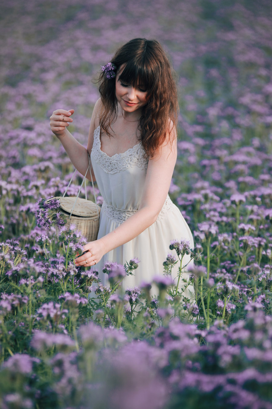 Romantischer Sommerlook mitten im Blumenmeer